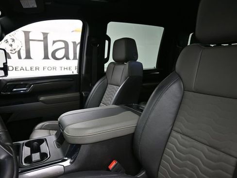 Used 2024 Chevrolet Silverado 2500 ZR2 w/ Technology Package image 16