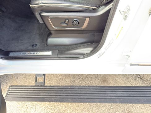 Used 2022 RAM 1500 Limited AWD/4WD image 16