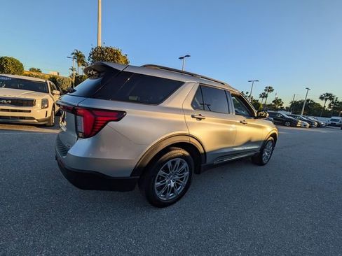 Certified 2025 Ford Explorer Active w/ Active Comfort Package image 13