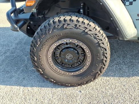 Used 2024 Jeep Wrangler Unlimited Rubicon w/ Technology Group AWD/4WD image 10
