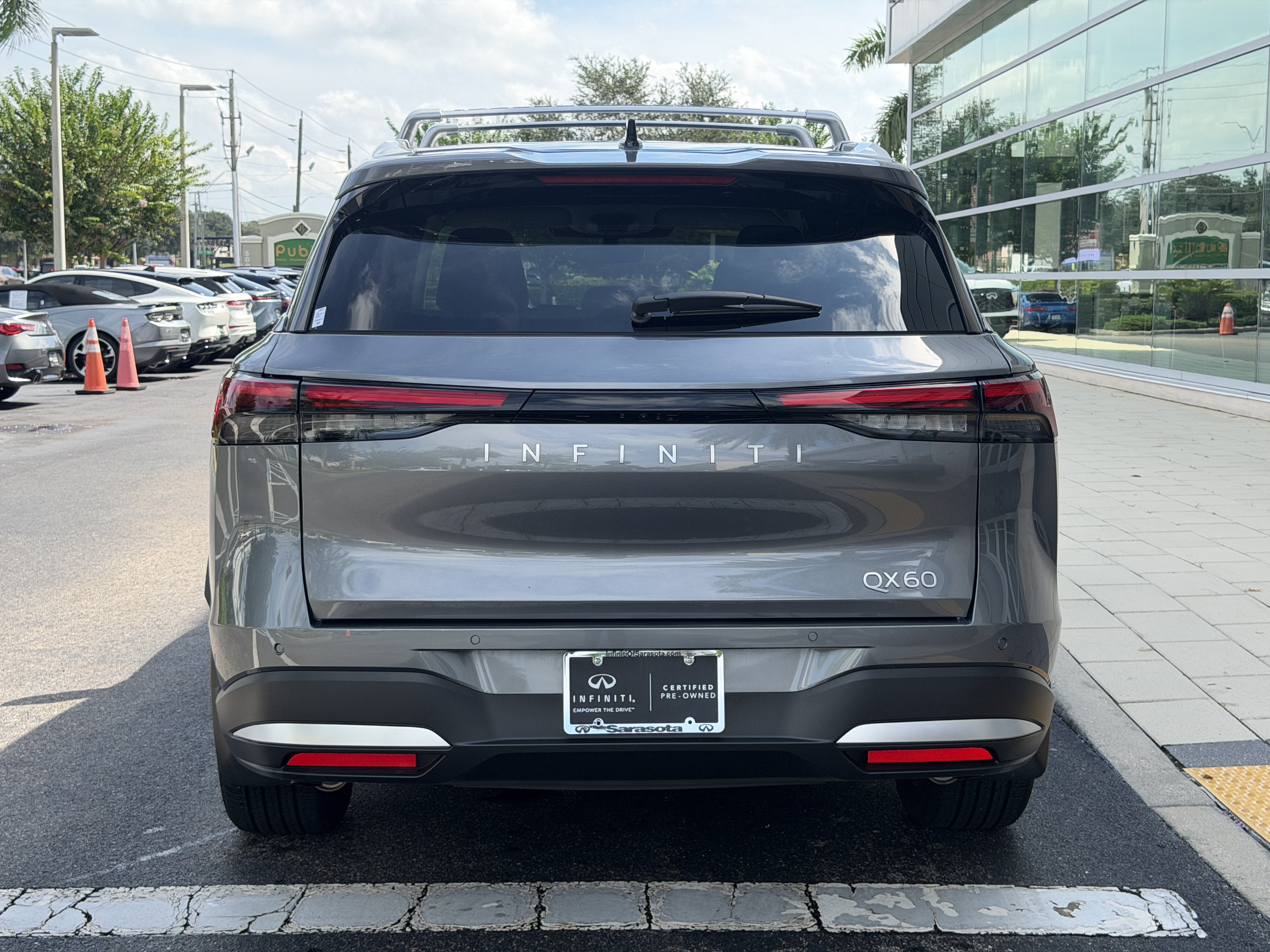 Certified 2027 INFINITI QX60 Luxe w/ Cargo Package FWD image 6