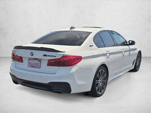 Used 2019 BMW 530e w/ M Sport Package RWD image 5