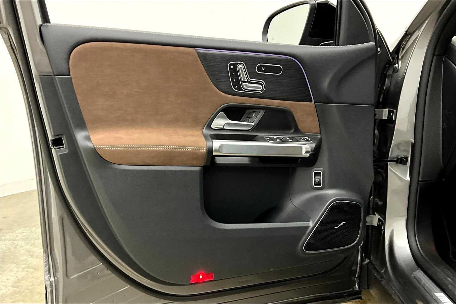 Certified 2025 Mercedes-Benz GLB 35 AMG 4MATIC image 10