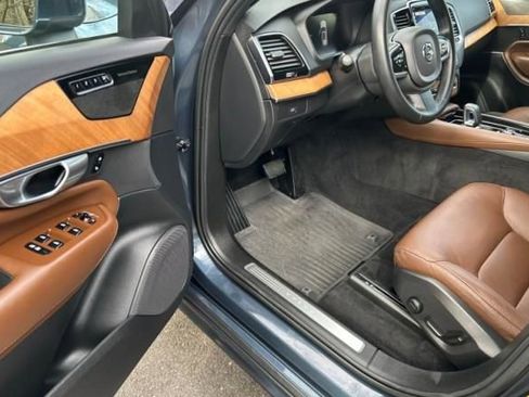 Used 2023 Volvo XC90 B6 Plus w/ Protection Package image 3