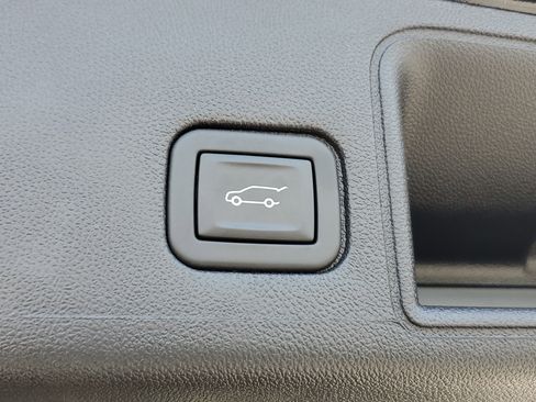 Used 2024 GMC Terrain SLT image 9