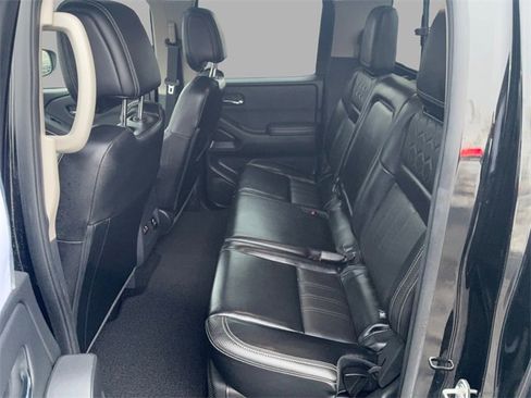 Used 2023 Nissan Frontier SV w/ SV Premium Package image 18
