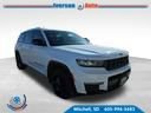 Used 2023 Jeep Grand Cherokee L Limited w/ Black Appearance Package image 3