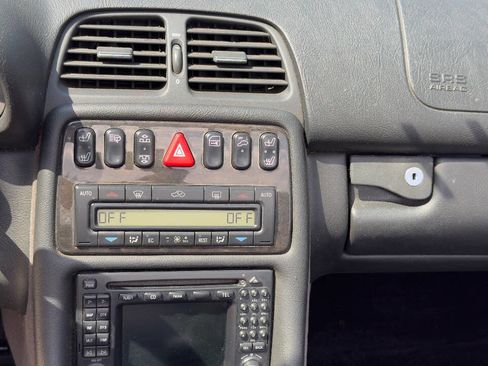 Used 2000 Mercedes-Benz CLK 430 Cabriolet image 36