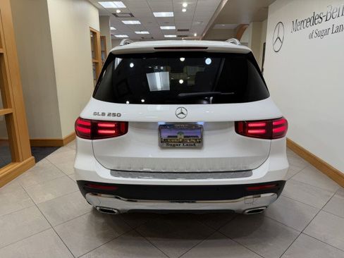 Certified 2025 Mercedes-Benz GLB 250 image 4