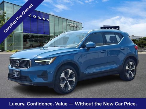 Certified 2024 Volvo XC40 B5 Core AWD/4WD image 3