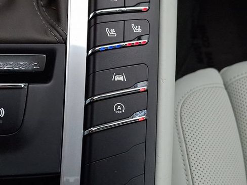 Certified 2019 Porsche Macan AWD/4WD image 29