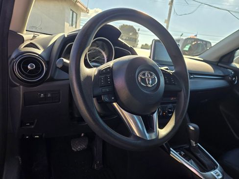 Used 2018 Toyota Yaris iA image 11
