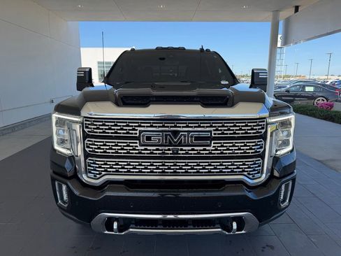 Used 2021 GMC Sierra 3500 Denali w/ Denali Black Diamond Edition image 3