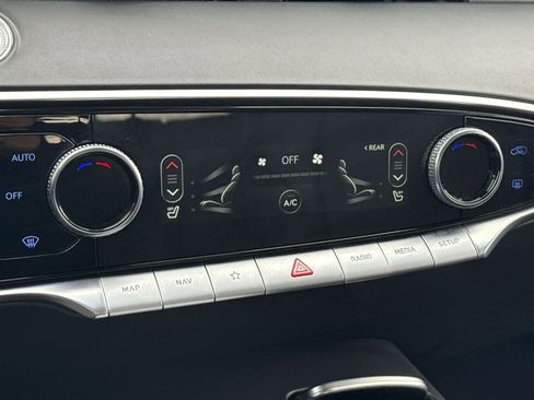 Used 2025 Genesis GV70 2.5T image 23