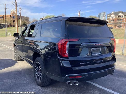 Used 2023 GMC Yukon XL AT4 w/ AT4 Premium Package image 4