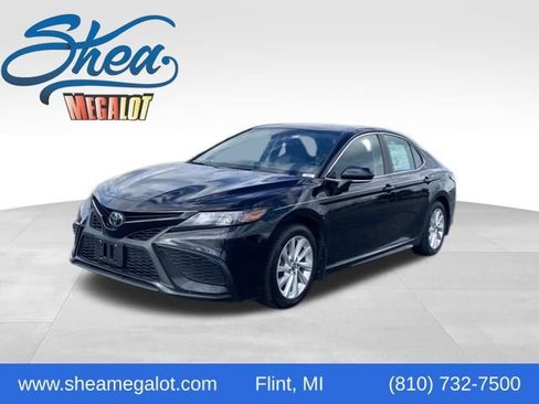 Used 2023 Toyota Camry SE FWD image 1