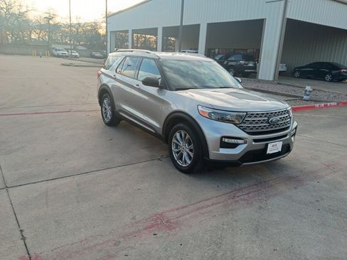 Used 2023 Ford Explorer Limited image 6