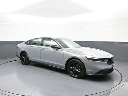 Used 2025 Honda Accord SE image 4