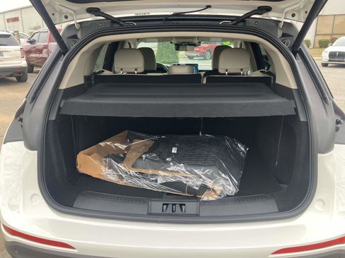 New 2026 Lincoln Corsair Premiere image 15