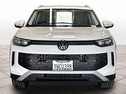 Used 2026 Volkswagen Tiguan SE w/ Panoramic Sunroof Package AWD/4WD image 2