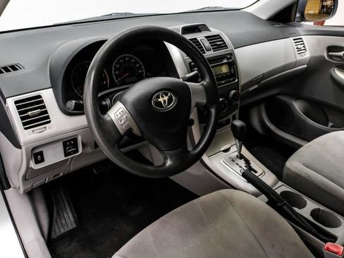 Used 2012 Toyota Corolla LE FWD image 3