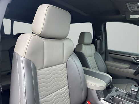 Used 2023 Chevrolet Silverado 1500 ZR2 w/ Technology Package image 15