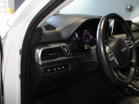 Used 2022 Kia Telluride S image 10