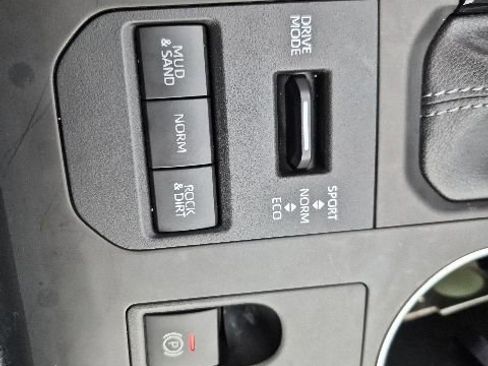 Used 2023 Toyota Highlander XLE AWD/4WD image 26