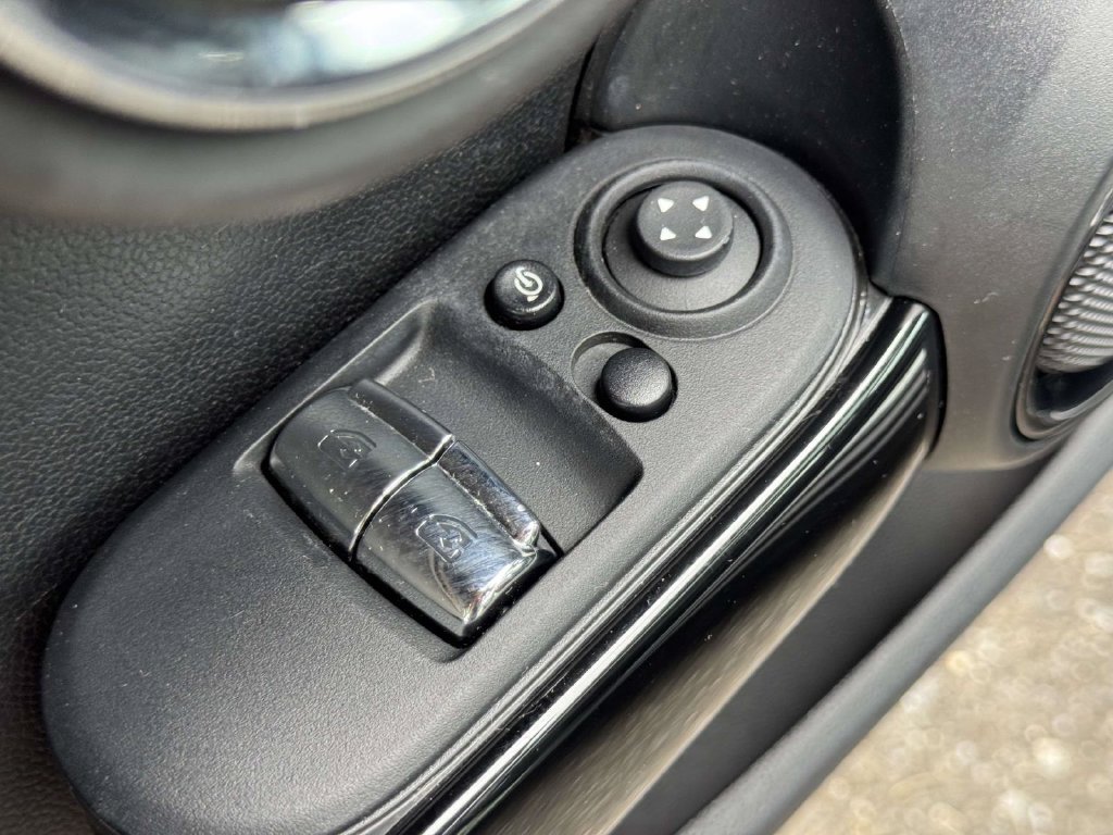 Used 2024 MINI Cooper S FWD image 14