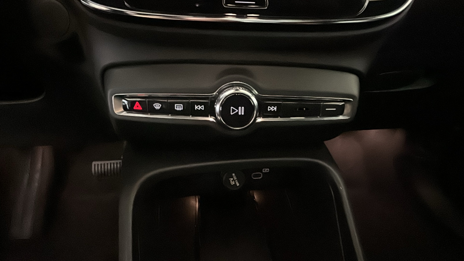 Used 2023 Volvo XC40 Recharge Plus AWD/4WD image 24