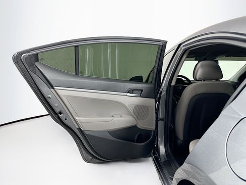 Used 2019 Hyundai Elantra SE image 24