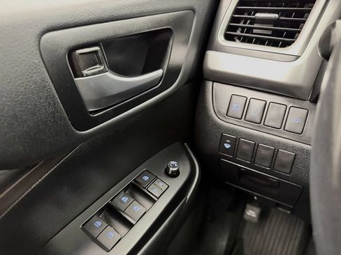 Used 2019 Toyota Highlander XLE AWD/4WD image 14
