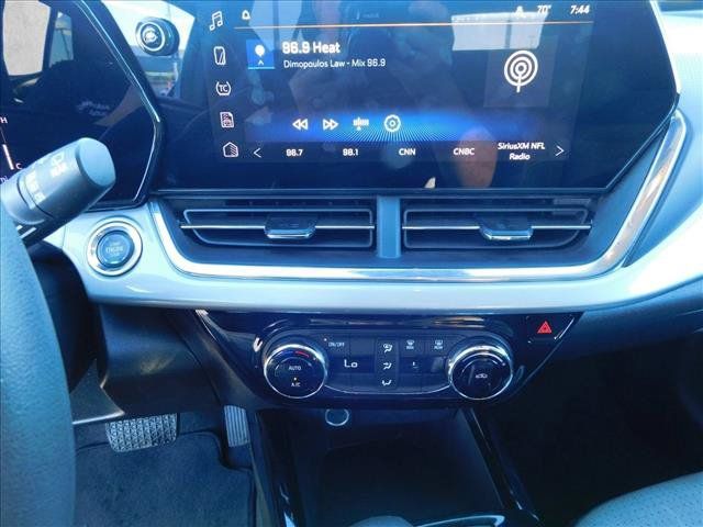 Used 2025 Chevrolet Trax LT FWD image 14