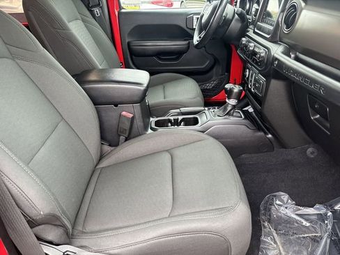 Certified 2020 Jeep Wrangler Sport AWD/4WD image 12