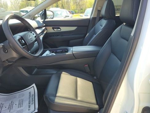 Certified 2025 Nissan Murano SL image 17