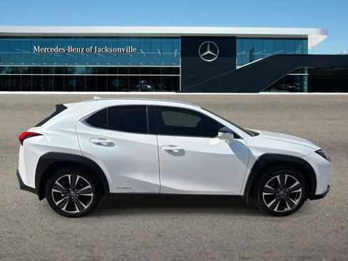 Used 2022 Lexus UX 250h w/ Accessory Package (Z2) AWD/4WD image 2