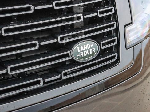 New 2025 Land Rover Range Rover Long Wheelbase SE image 17