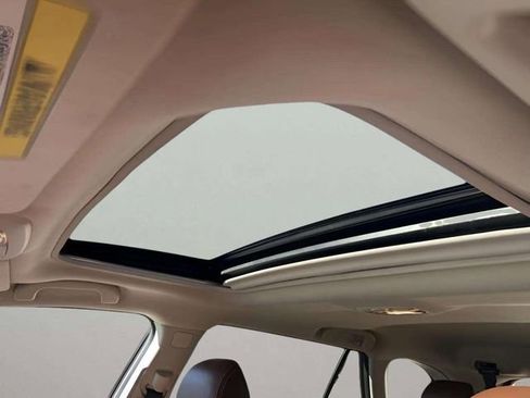 Used 2017 Subaru Outback 2.5i Touring w/ Popular Package #5A image 11