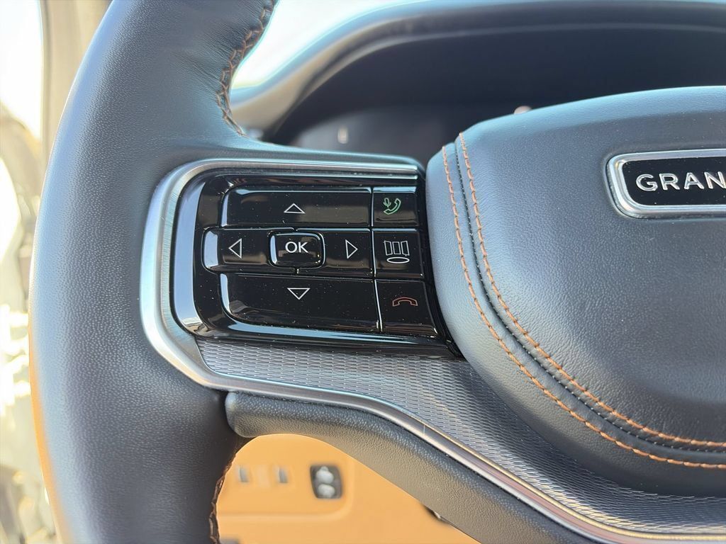 Used 2023 Jeep Grand Wagoneer Series III AWD/4WD image 15