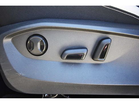 Used 2026 Volkswagen Taos SE FWD image 27