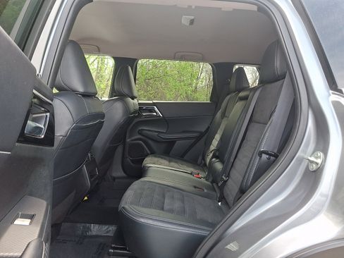 Used 2024 Mitsubishi Outlander SE AWD/4WD image 10