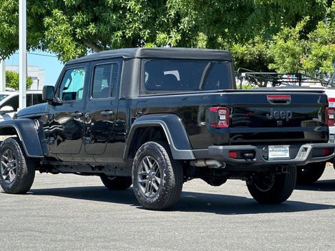 Certified 2025 Jeep Gladiator Sport AWD/4WD image 6