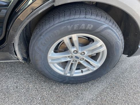 Used 2024 Ford Explorer XLT w/ Equipment Group 202A image 28