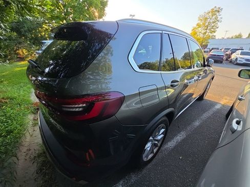 Used 2022 BMW X5 xDrive40i w/ Premium Package AWD/4WD image 3