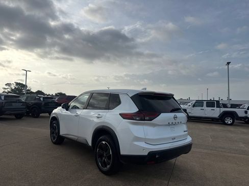 Used 2024 Nissan Rogue SV AWD/4WD image 14