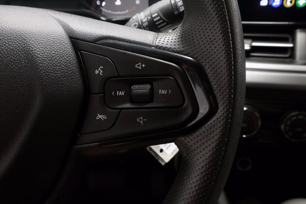 Used 2025 Chevrolet Trax LS FWD image 29