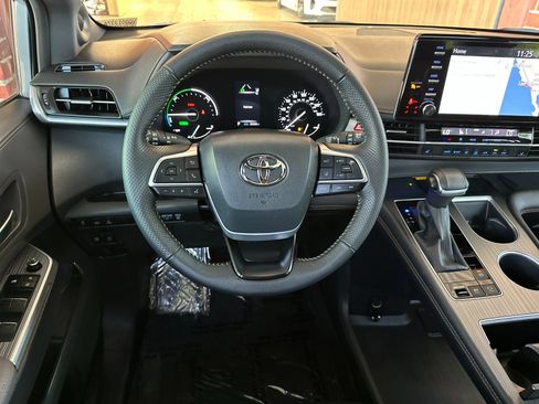 Used 2024 Toyota Sienna XLE Woodland Edition AWD/4WD image 18