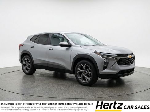 Used 2025 Chevrolet Trax LT FWD image 1