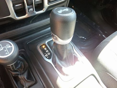 Certified 2025 Jeep Wrangler Unlimited Sahara AWD/4WD image 14