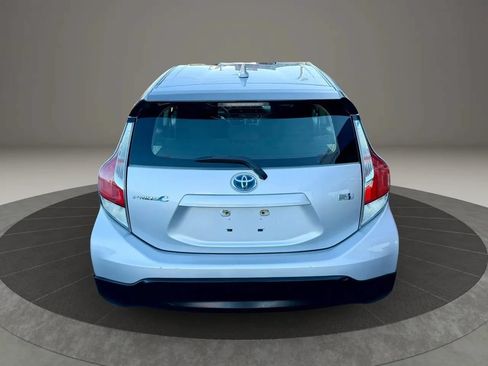 Used 2017 Toyota Prius C Two FWD image 5